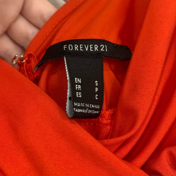 Red dress/Romper that ties at the back - Picture 3 of 3